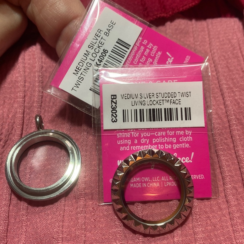Medium studded twist top and base origami owl locket